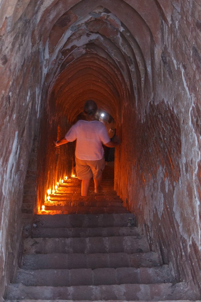 29-In the Myauk Guni temple.jpg